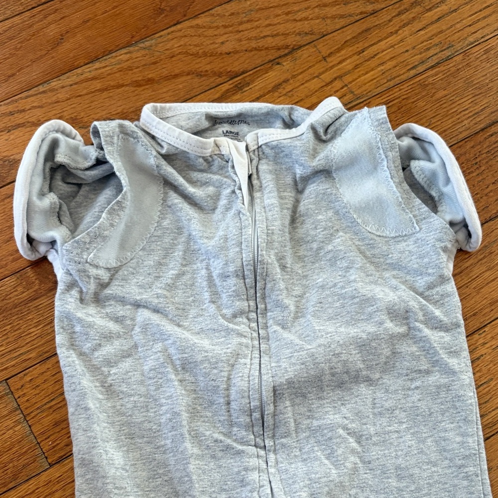 SwaddleMe 🤍 - Picture 2 of 4